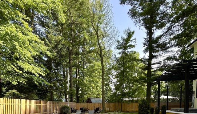 New Construction Sawyer getaway. Hot Tub. Heated POOL OPEN!