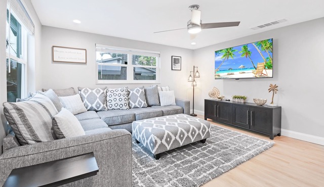 Newly Renovated 10 mins to Beaches Firepit