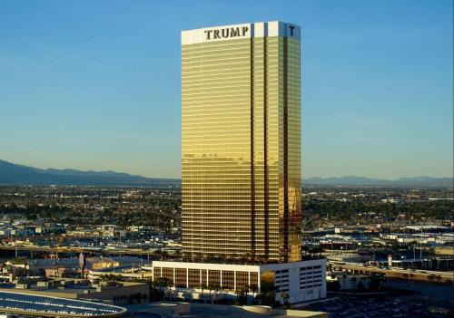 Newly Renovated Exquisite Trump Studio 1712 Great Views