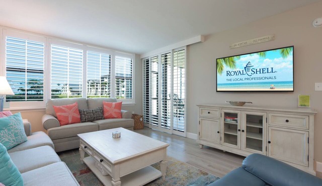 Nicely decorated 2 Bedroom Condo. Loggerhead Cay 371