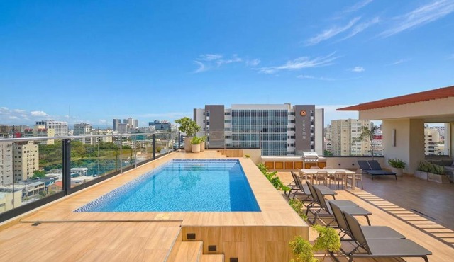 Nizacitytower Downtownsd Poolgymbalcony