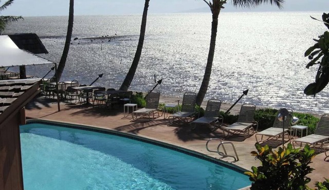 Ocean Front King: Panoramic Sea Views Meet Polynesian Elegance in Molokai