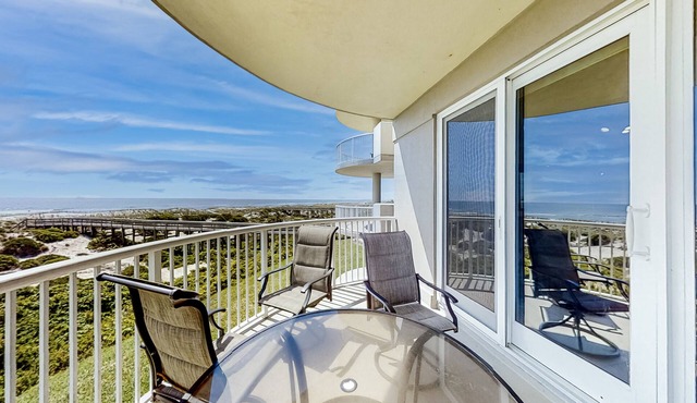 Oceanfront, 2nd-Floor Condo with Balcony, HDTVs, WiFi, AC & Shared Pool