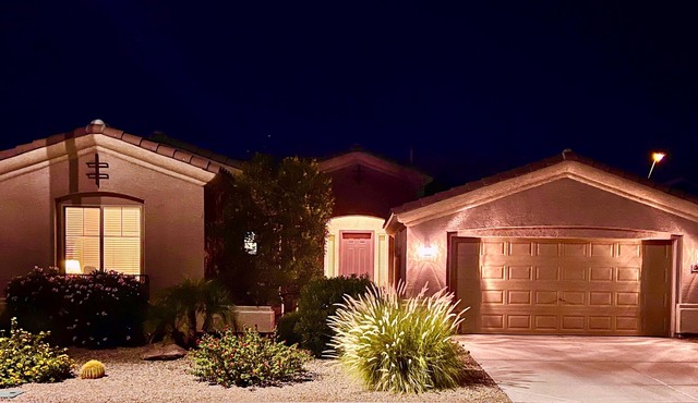 Only five miles from Surprise Stadium. Sleeps 6.