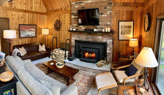 OZ CHALET - 4 Bedroom Ski Chalet Between Killington and Okemo