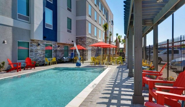 Perfect Spot for Unwinding! Outdoor Pool, Pet-Friendly Property, Free Breakfast!