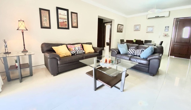 Piantini Rita’s Apt near Blue Mall 2BR & 2.5BA