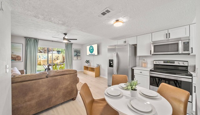 Pool + Games + Outdoor Dining + Walk to the Beach - The Disco Dolphin PCB