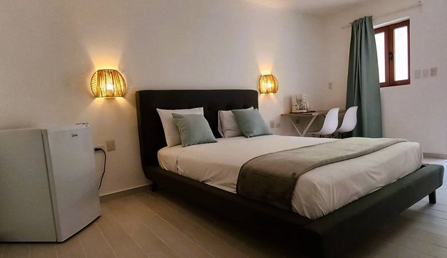 PREMIUM SUITE QUEEN BED Pool and Beach Club - La Piazzetta #71