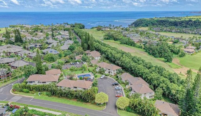 Princeville Corner Studio with Fast WiFi, Mountain Views & Pool