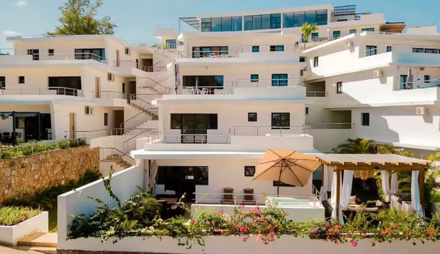 Private Jacuzzi & Garden | BBQ | 3 Mins to Beach