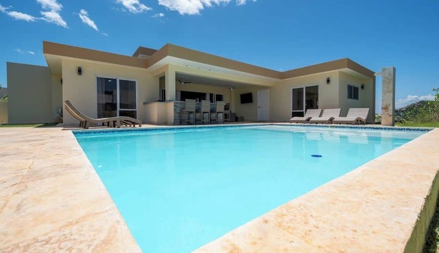 Private Oasis — 3 King Suites — Brand New.
