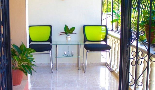 Private one room apartment in rental unit hosted by Hector