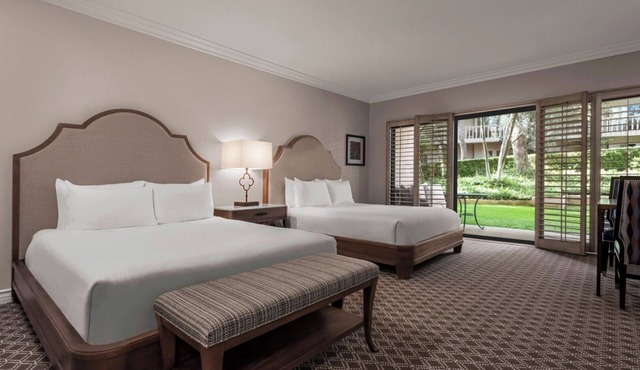 Relaxing 2 Queen Room Overlooking Lush Gardens or Fountain, 2 Units