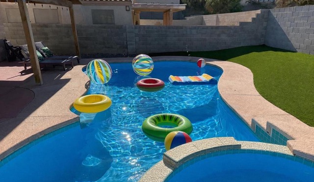 Remodeled Pool Villa with High Ceilings Near Summerlin