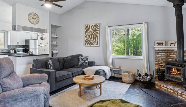 Saltbox-Style Condo, Steps from Simon Pearce