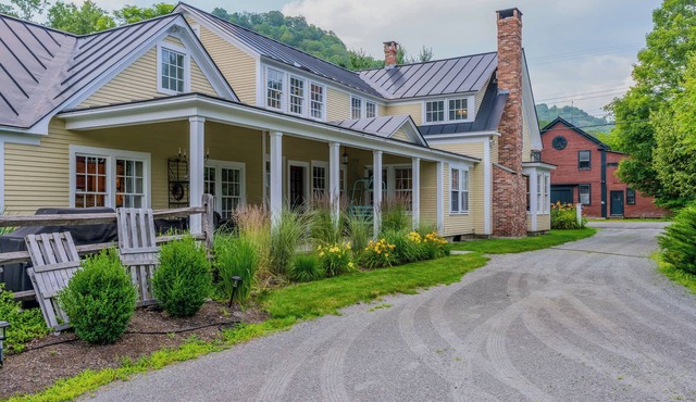 Saskadena Lodge with Game Room, near Ski Hill