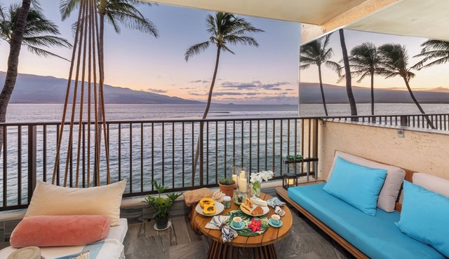 Sea La Vie Secluded Oceanfront condo, Magical Sunrise romantic honeymoon Getaway