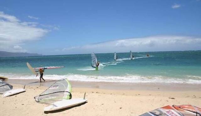 Seaside Dream! 2 Comfortable Units, Outdoor Pool, Steps to Ho’aloha Park Beach!