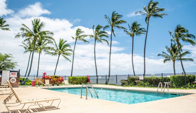 Secluded, third-floor condo with ocean views, WiFi & outdoor pool
