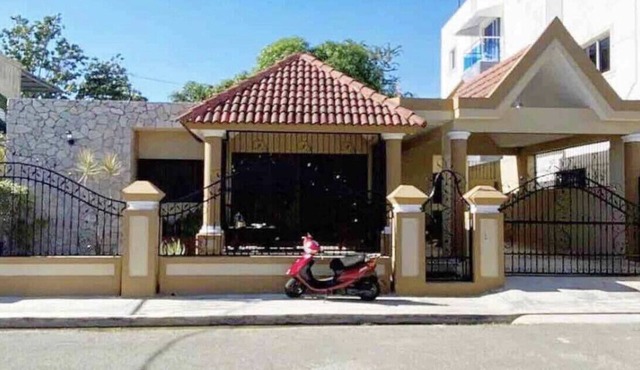 Secure & Modern House - Residential Las Carolinas