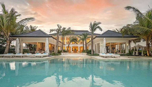 Serena 19: Sumptuous Retreat
