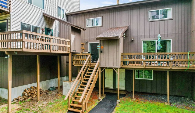 Serene getaway with fireplace, grill, kayaks & washer/dryer