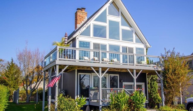 Situated between the hustle and bustle of downtown Cape May and the gorgeous sunsets of Sunset Beach.