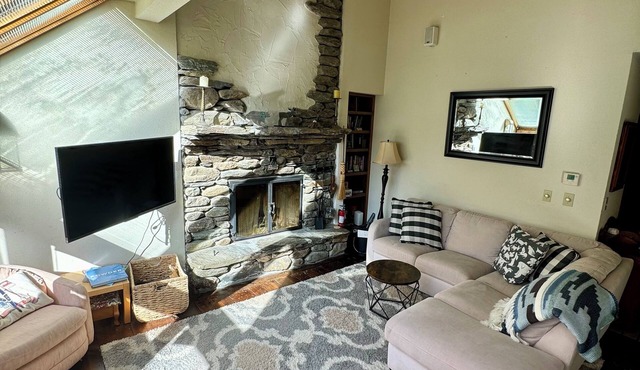 Ski & Mountain Getaway-Minutes to Okemo, Killington, Long Trail, and many lakes!