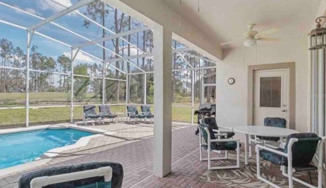 Spacious 5 Bedroom Pool Home Close to Disney World
