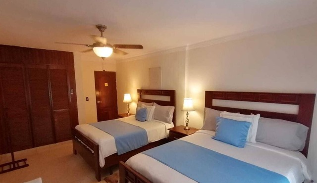 Spacious 7 Bedroom house with pool and Terrace