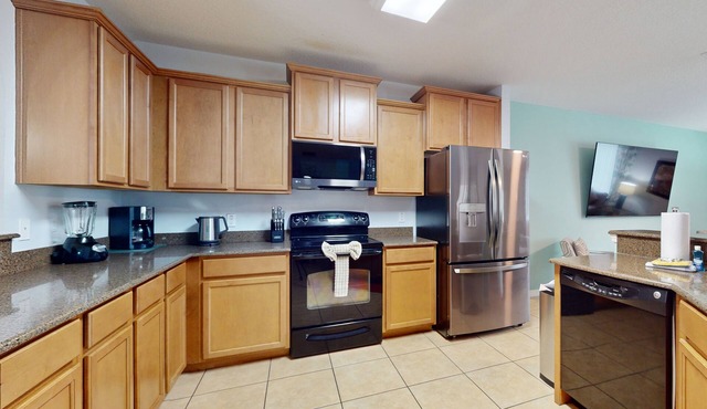 Spacious home w/private pool, WiFi, central AC, private WD and games room