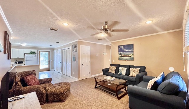 Spacious Townhome W/Garage-5 Minute Walk to BEACH! Community Pool, Enjoy!