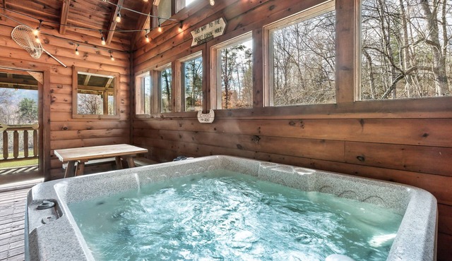 SPECTACULAR MTN Views + HOT TUB/Pool Table/PVT Pond