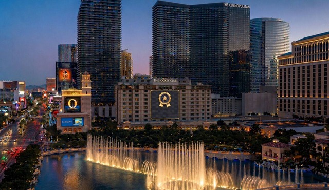 Stay Together Suites - Scenic Condominium, Sleeps 14, Center Strip - Jockey Club