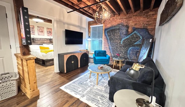 The 1865 Nashville Experience With Speakeasy, Pool & Parking