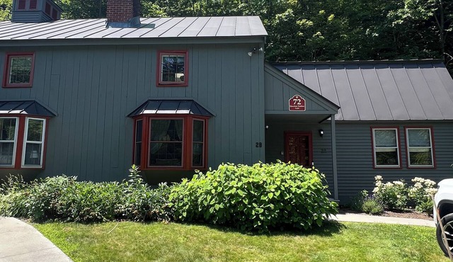 The Quechee Acorn! Cozy 2-bedroom condo near amazing amenities!