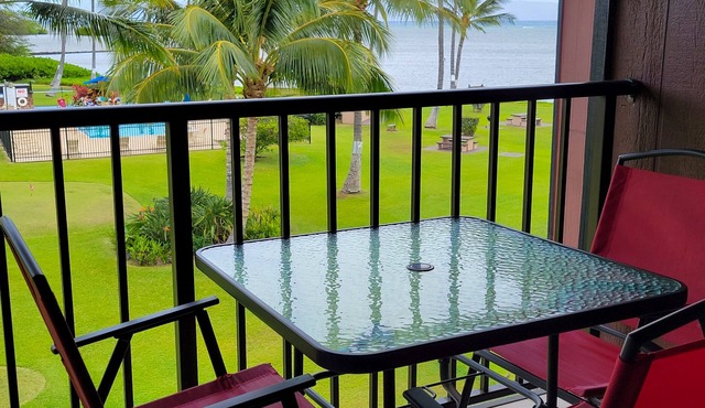 Third-floor condo with ocean views, WiFi, pool, grills & washer/dryer