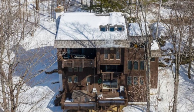 Tree Top Home with Hot Tub Near Killington & Okemo
