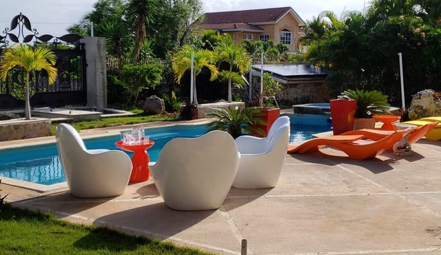 Tropical Villa Ideal for Family Gatherings
