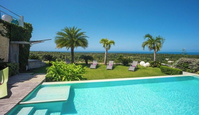 V16a VAD Villa Panaema · Luxury villa Panaema sea view, pool table & jettub