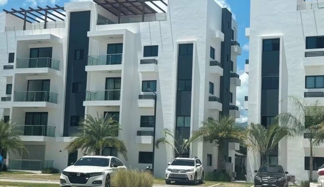 Verde Breeze 3 Bedroom Penthouse w Outdoor Terrace & Balcony.Comfortable & quite