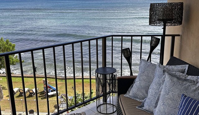 View whales from modern Top floor Oceanfront condo. Maalaea, Haleakala sunrise!