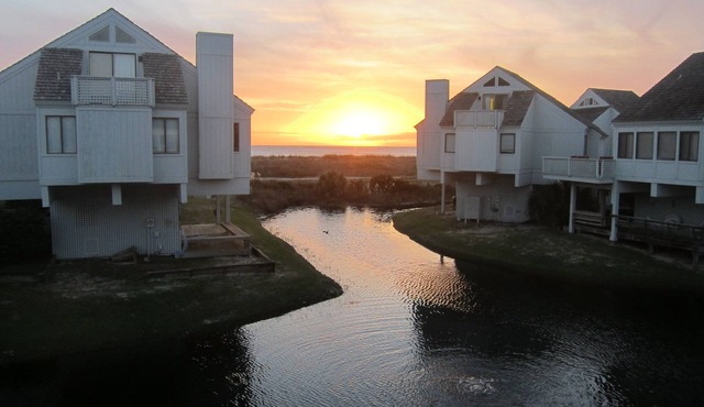 Villa 36-3BR/3BA Oceanview Villa steps to the beach & Bald Head Island Club.
