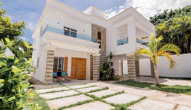 Villa Belle Mar with a pool and within walking distance of the beach!