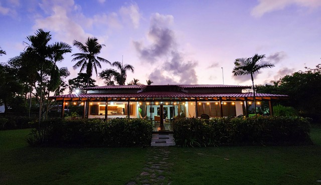 Villa w/Cook! Sandy beach 150 meter walk/Wi-Fi