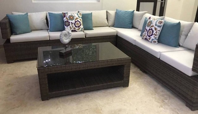 You, your buddy and 2 chicas in a guest-friendly villa with private pool/jacuzzi