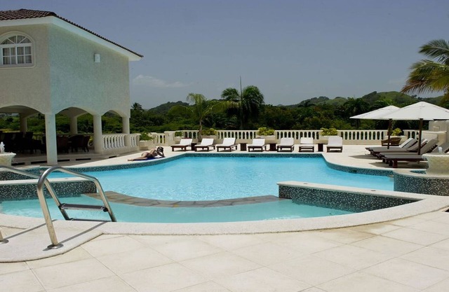 LHVC Chairman's Circle - 7 Bed Villa - LOWEST ALL INCLUSIVE FEE - VIP Gold Bands