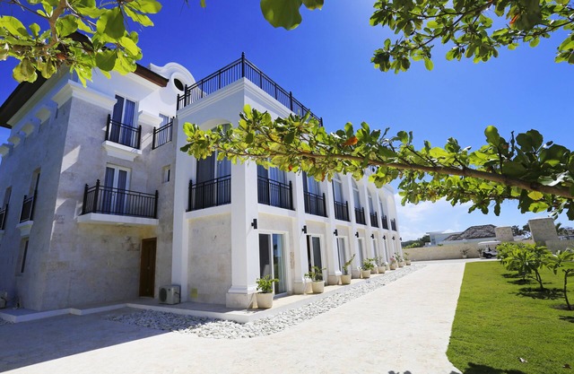 Oceanview two-bedroom apartment
