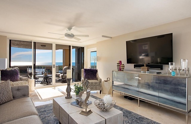 PELICAN BAY-STUNNING VIEWS PRIVATE BEACH AVAIL DEC 2021
